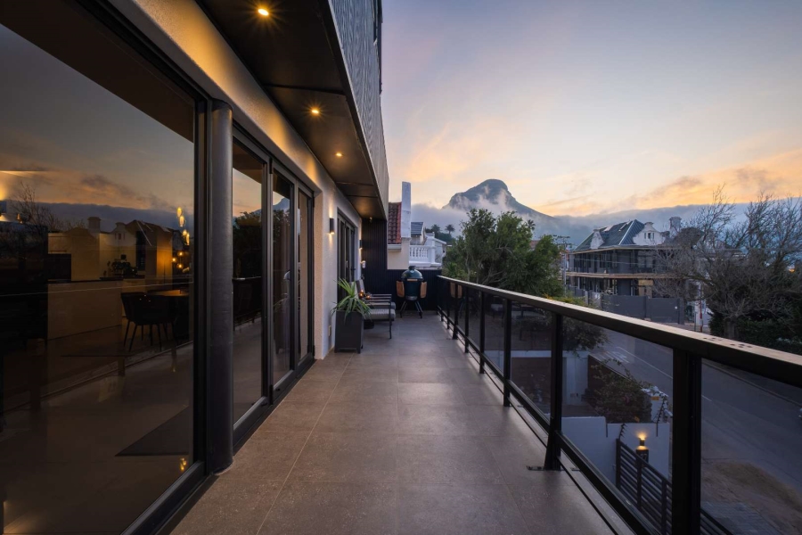 7 Bedroom Property for Sale in Oranjezicht Western Cape